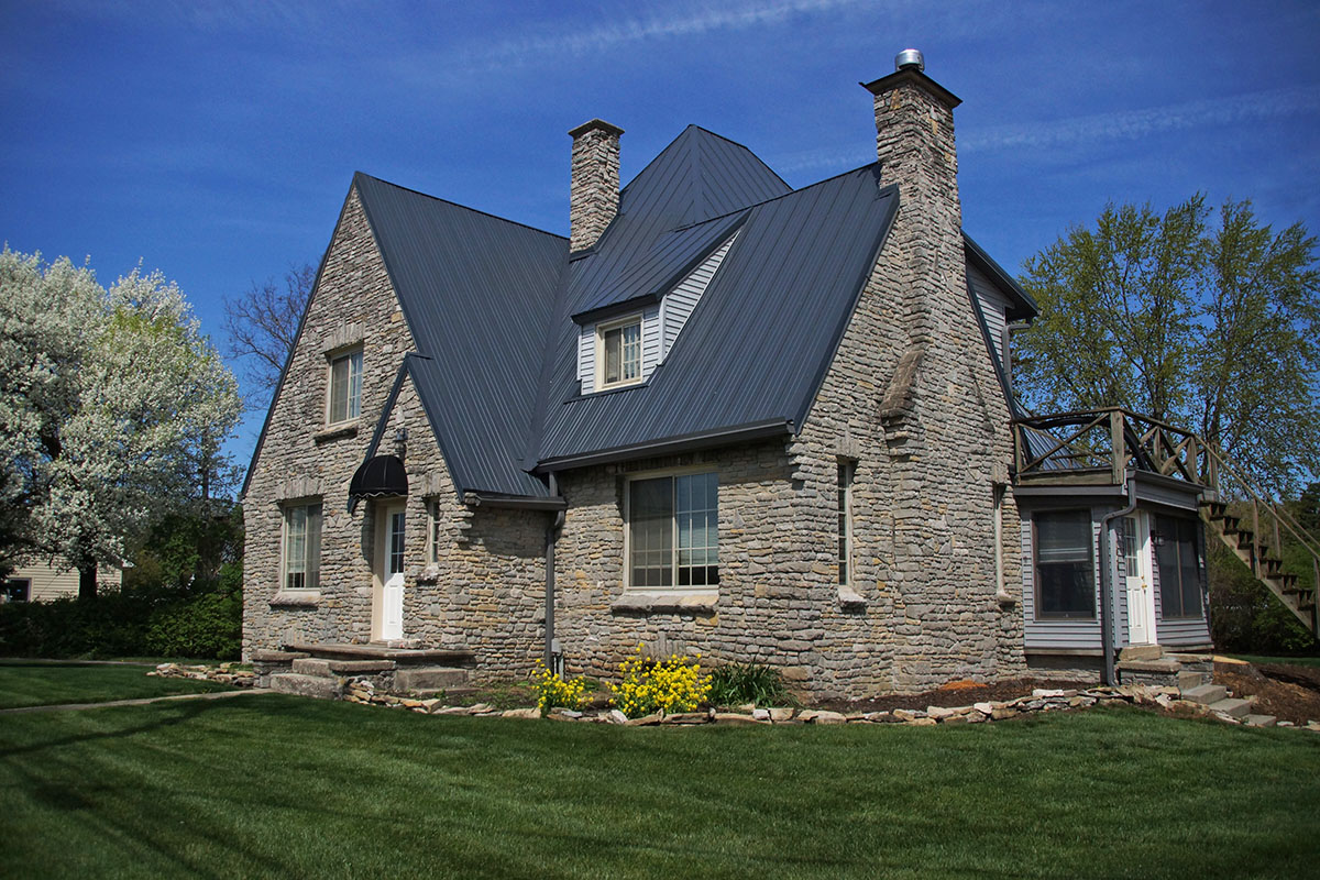 Beautiful stone home in Marion, JAMA rental property.