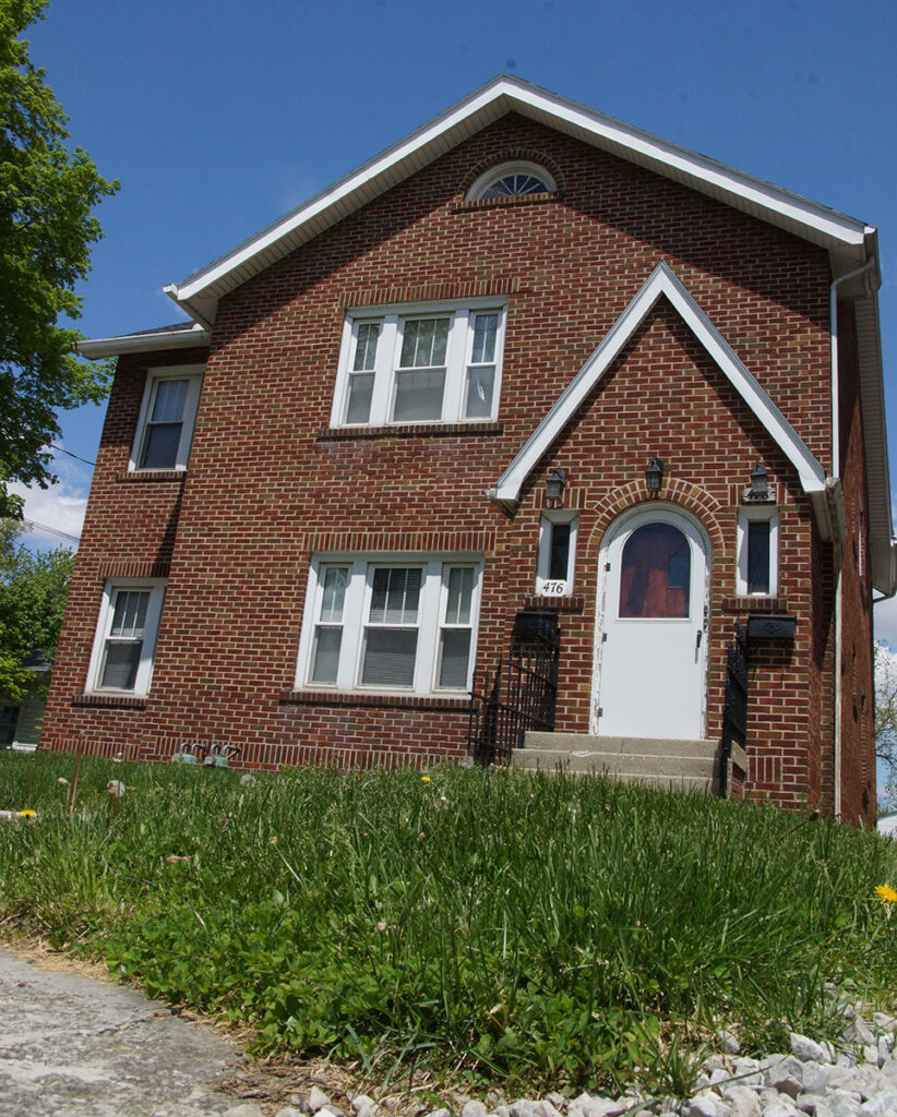 Turoff house, outdoor front lawn view