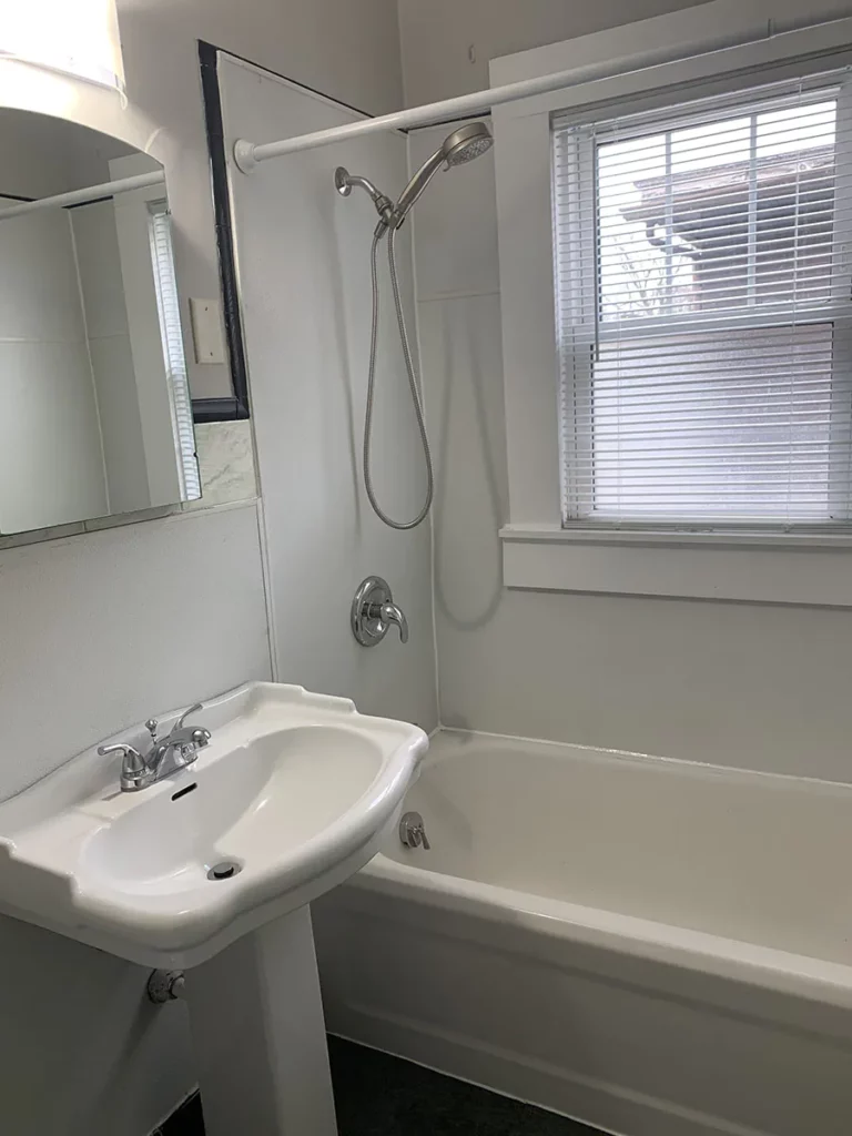 Turoff house, bathroom